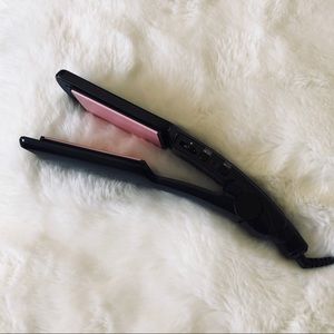 Conair / 2” Ceramic Hair Straightener